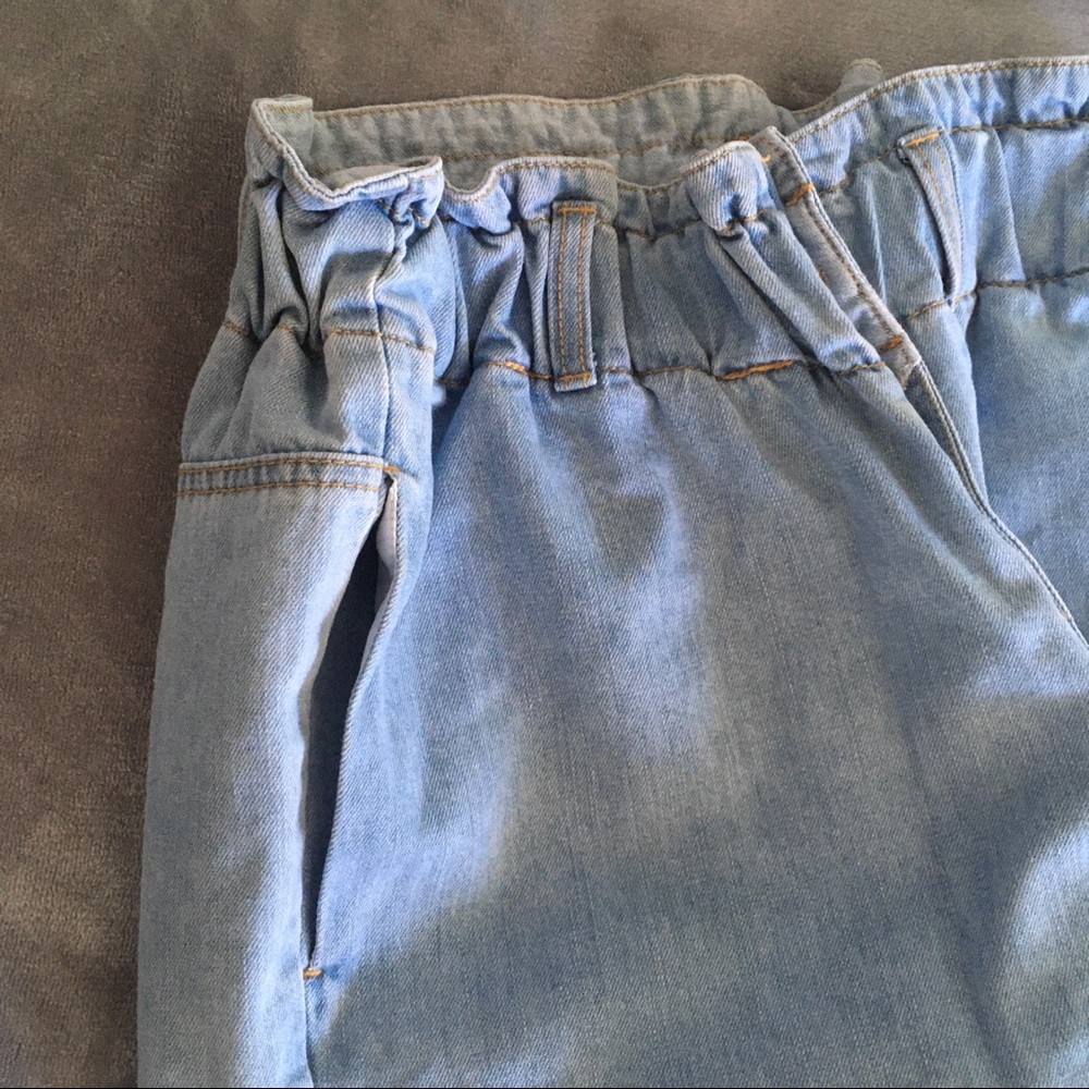 Wide leg Ruffle waist 80’s style shorts - Picture 4 of 5